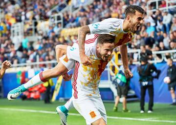 0-1. Saúl Ñíguez celebró el primer gol con Dani Ceballos.