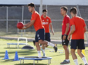 En imágenes la primera práctica de Jeison Murillo en el Valencia