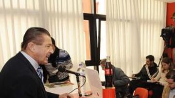 <b>ENOJADO. </b>Vega-Arango, durante su intervención de ayer.