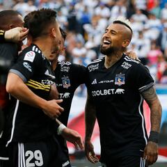 Vidal calla a sus críticos y Colo Colo derrota a la UC en el Clásico