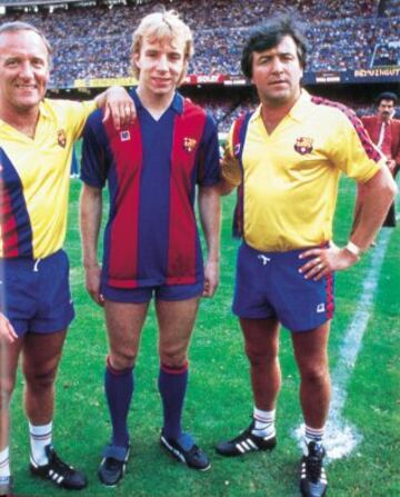 Ganó la copa de la Liga con el Barcelona en la temporada 84/85.