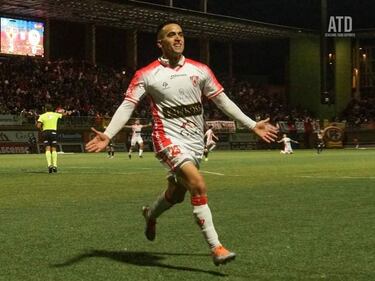 Lluvia, frío y sol: la vida chilena de una figura que busca el ascenso