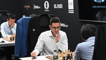 MADRID, 17/06/2022.- Los Grandes Maestros de ajedrez, el chino Ding Liren (i) y los estadounidenses Fabiano Caruana (c) y Hikaru Nakamura (d), participan en el Torneo de Candidatos de la FIDE 2022, este viernes en el Palacio de Santoña, en Madrid. Ocho Grandes Maestros compiten desde hoy en el Torneo de Candidatos de Madrid, el torneo de ajedrez más importante del mundo este año, por el derecho a sentarse en 2023 frente al actual campeón mundial, el noruego Magnus Carlsen, con la corona en juego. EFE/ Fernando Villar
