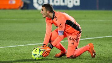 Jordi Masip of Real Valladolid stop the ball during La Liga football match played between Getafe CF and Real Valladolid CF at Coliseum Alfonso Perez on January 02, 2021 in Getafe, Madrid, Spain.
AFP7
02/01/2021 ONLY FOR USE IN SPAIN
