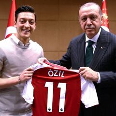 Özil: "No jugaré con Alemania mientras sienta racismo"
