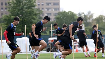 New York City (United States), 05/09/2025.- Son Heung-min (C) of South Korea trains with his teammates at Icahn Stadium on Randall's Island in New York City, NY, USA, 04 September 2025. The friendly match against the United States will be played on 07 September. (Futbol, Amistoso, Corea del Sur, Estados Unidos, Nueva York) EFE/EPA/YONHAP SOUTH KOREA OUT