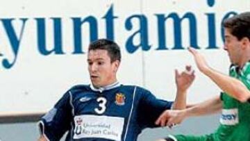 <b>SORPRESA.</b> El Móstoles sorprendió al líder en su propia pista.