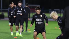 Bruno Méndez en un entrenamiento con la Selección de Uruguay en el año 2018.