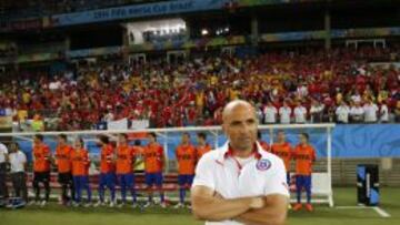 ESTUDIOSO. Sampaoli, met&oacute;dico y puntilloso, s&oacute;lo piensa en Espa&ntilde;a desde que acab&oacute; el partido contra Australia (3-1).
 