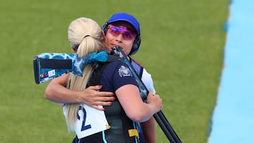 Chateauroux (France), 04/08/2024.- Amber Jo Rutter (L) of Great Britain hugs Chadid F Crovetto of Chile after the final of the Skeet Women even of the Shooting competitions