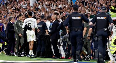 Tangana final entre los jugadores de ambos equipos. 