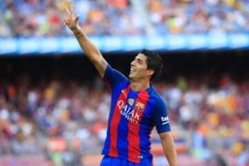 Luis Suárez celebra el tercer gol del Barcelona ante el Betis.