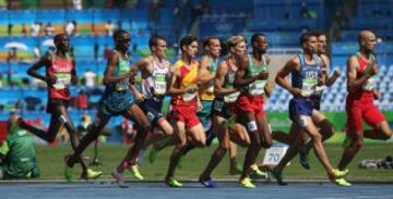 David Bustos participó en la categoría masculina de 1500 m.