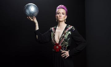 Dos veces campeona del mundo con la selección de Estados Unidos, ganadora de la Bota y el Balón de Oro en Francia 2019. Rapinoe también posee los premios ‘The Best’ y ‘Balón de Oro’ 2019.