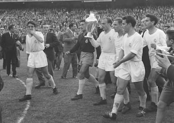 El mediocampista también fue uno de los principales participes de las cinco copas entre 1956 y 1960. Marcó tan solo 8 goles con el Madrid pero su desempeño en el mediocampo queda en la historia del club. 