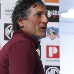 Salas se abrió a la opción de que Paredes no deje el fútbol