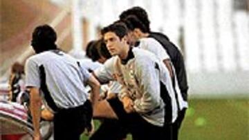 <b>FELIZ</B>. Aunque aún no se ha hecho con la titularidad, Afek está contento en el Racing y en España.