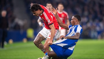 Richard Ríos sufre lesión en la derrota del Benfica ante Porto