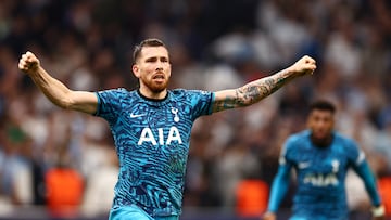 Pierre-Emile Hojbjerg celebra un gol con el Tottenham.