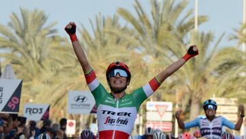 Elisa Balsamo celebra su victoria en la 1ª etapa de la Setmana Ciclista.