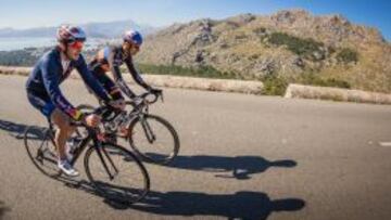 Sainz y Mola durante una de sus salidas en bici en Mallorca.