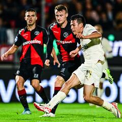 Hirving Lozano on target again for PSV