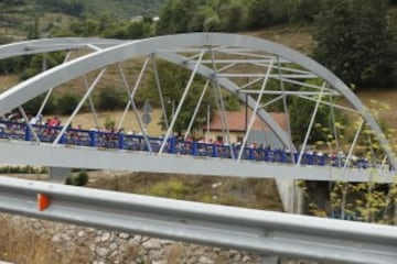 El pelot¨®n durante la novena etapa de la Vuelta Ciclista a Espa?a.