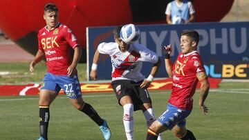 Un remate de Bryan Rabello a los 86' le dio el triunfo al conjunto de César Bravo contra Curicó, que no pudo llegar a la punta del campeonato.