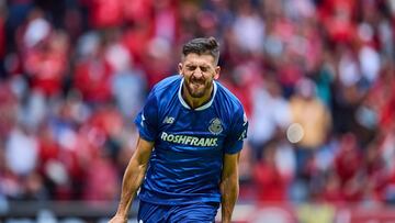 Paulinho festeja su gol con los Diablos Rojos del Toluca.