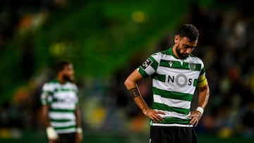 Sporting&#039;s Portuguese midfielder Bruno Fernandes (R) gestures during the Portuguese League football match between SL Sporting CP vs Belenenses SAD at Alvalade stadium in Lisbon on November 10, 2019. (Photo by PATRICIA DE MELO MOREIRA / AFP)