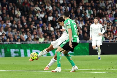 El jugador del Real Madrid, Gonzalo García, marca el 2-0 al Real Betis. 