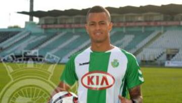 Joao Rodríguez con su nueva camiseta