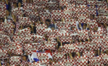 Vatreni (Fuego) o Equipo ajedrezado por la disposicin de los colores blanco y rojo en su escudo nacional. Representan desde 1940 a la Federacin Croata de Ftbol en las competiciones oficiales organizadas por la UEFA y la FIFA.