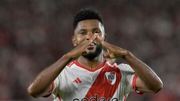 River Plate's Colombian forward Miguel Borja celebrates after scoring against Independiente Rivadavia during the Argentine Professional Football League match at the Monumental stadium in Buenos Aires, on March 6, 2024. (Photo by JUAN MABROMATA / AFP)