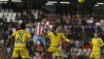 El Alcorcón se lleva los tres puntos con diez jugadores