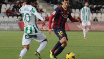 Espinosa disputa un partido con el Barcelona B.