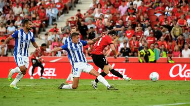 El delantero japonés hizo un gol vital para su equipo. Realizó un buen trabajo los minutos que estuvo. Su velocidad y su colocación ilusiona a la afición, aunque las lesiones le lastran. Ante el Alavés hizo su mejor actuación de la temporada.