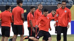Chile presentaría un inédito trío en el mediocampo en Chicago