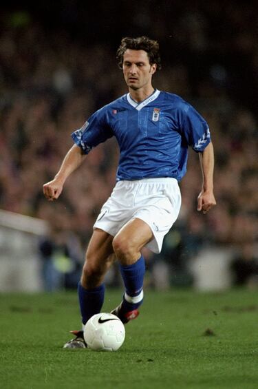 Llegó a España en 1993 cuando Ramón Mendoza pagó por él 500 millones de pesetas con tan solo 21 años. Antes ya había ganado una liga checoslovaca con el Slovan de Bratislava y el premio al mejor jugador eslovaco del año. Era un genio con la zurda pero no llegó a triunfar en el Madrid, así que el Oviedo lo fichó en 1995 donde se convirtió en un ídolo. En junio de 2000 estaba de vacaciones en Tailandia con su novia y su hermano cuando, accidentalmente, se cayó en la visita a las cataratas de Ko Sumai y se golpeó con la cabeza en una piedra. Dubovsky falleció por una hemorragia interna producto del golpe en la caída.