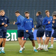 Dani Olmo sale al asalto de la segunda plaza ante el Shakhtar