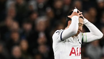 Heung-min Son, jugador del Tottenham, se lamenta por una ocasión fallada ante el West Ham.