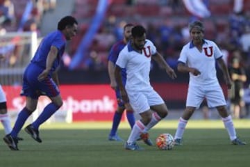 Universidad de Chile retirados vs Rostros de TV en el estadio Nacional, Chile.