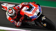 Lorenzo con la Ducati en Qatar.