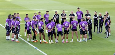 El entrenador del Real Madrid, Carlo Ancelotti, con sus jugadores.