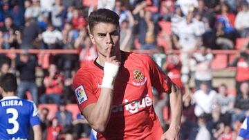 Jos&eacute; Naranjo durante un partido en el Nou Estadi.