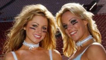 <b>¡Más Lingerie que Súper Bowl!</b> A la hora de cerrar esta edición saltan a jugar los enclenques de la Súper Bowl y el ambiente es extraordinario. Una lástima. Nuestra atención ya se había posado minutos antes en la Lingerie Bowl, esa pasarela de fina lencería que realmente exporta el fútbol americano al mundo. ¿O no es verdad, chicas?