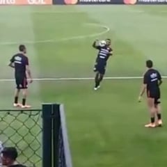 Como si nada: los lujitos de Alexis, Junior e Isla