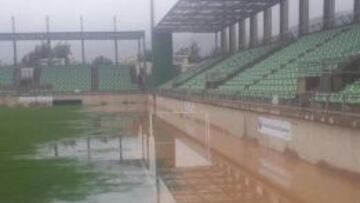 La desoladora imagen del estadio Luis Valenzuela Hermosilla de Copaip&oacute; bajo el agua.