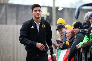 A lo largo de su carrera, con el Atlético de Madrid, Benfica y Wolverhampton, el mexicano suma un acumulado de 73.5 millones de euros en fichajes.