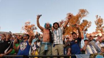 Los argentinos asistieron en masa al Estadio Sausalito para presenciar el triunfo albiceleste.